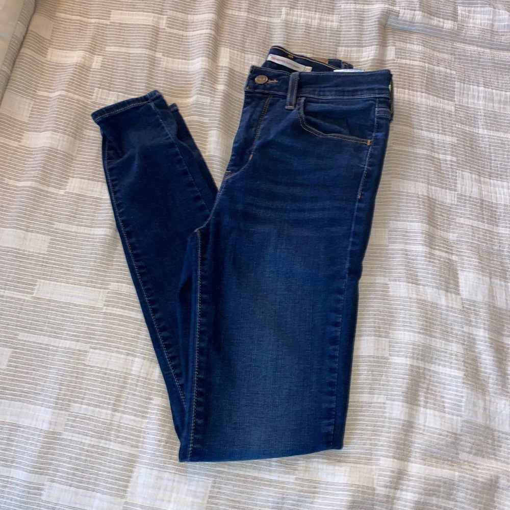 Dark blue levi jeans- no rips